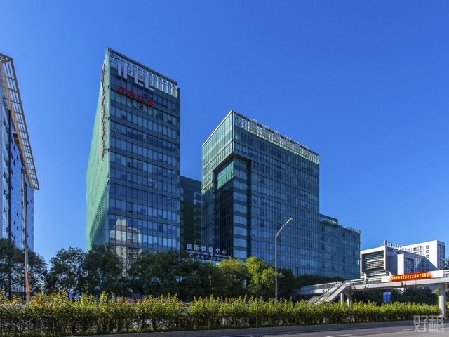 上海职教无人喂虾船